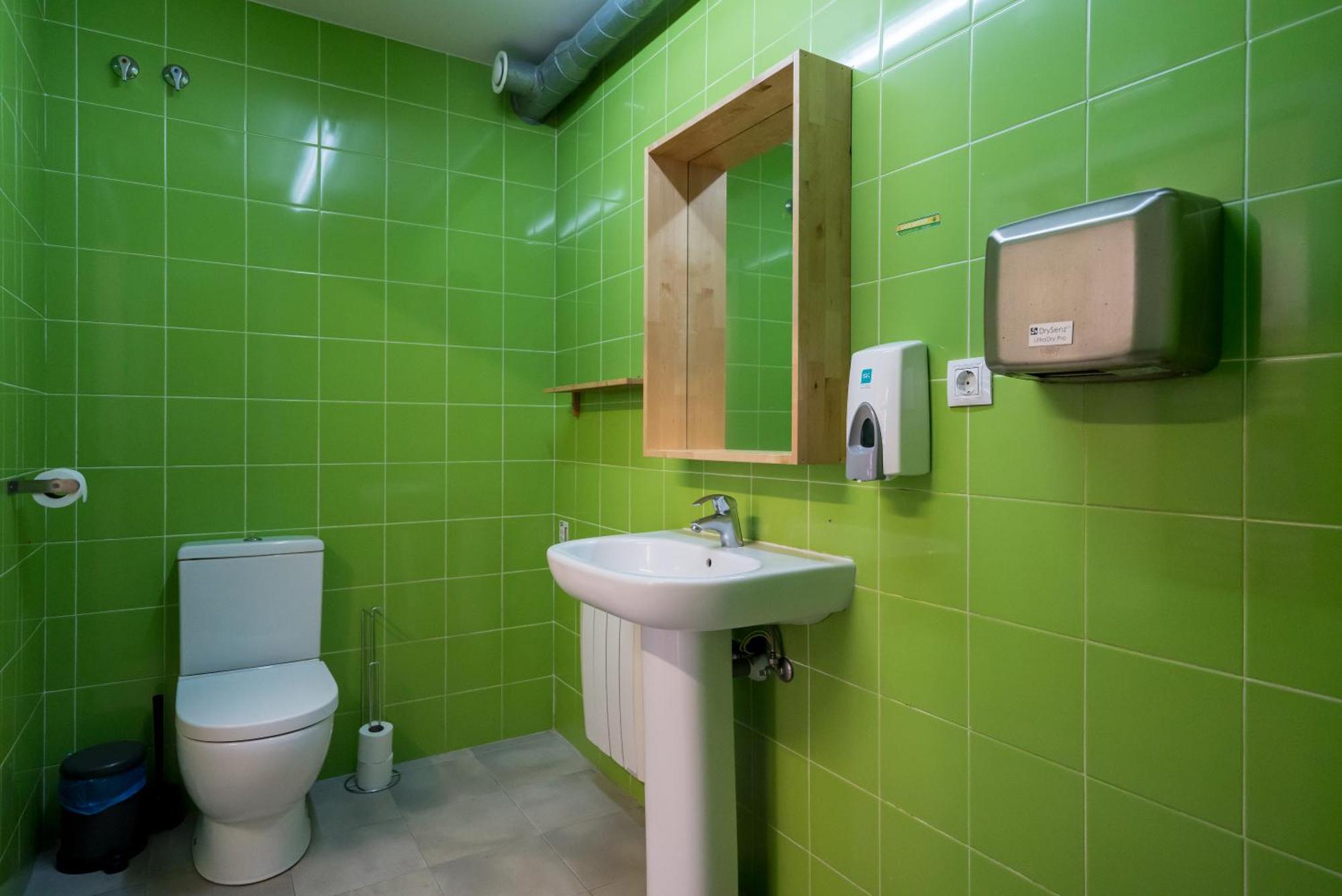 Ganbara Hostel - Self Check In บิลเบา ภายนอก รูปภาพ